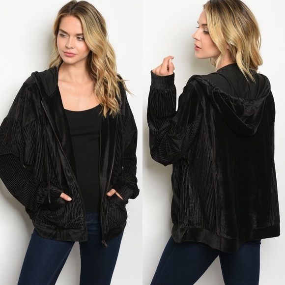 Tops - 🆕Black velvet hoodie